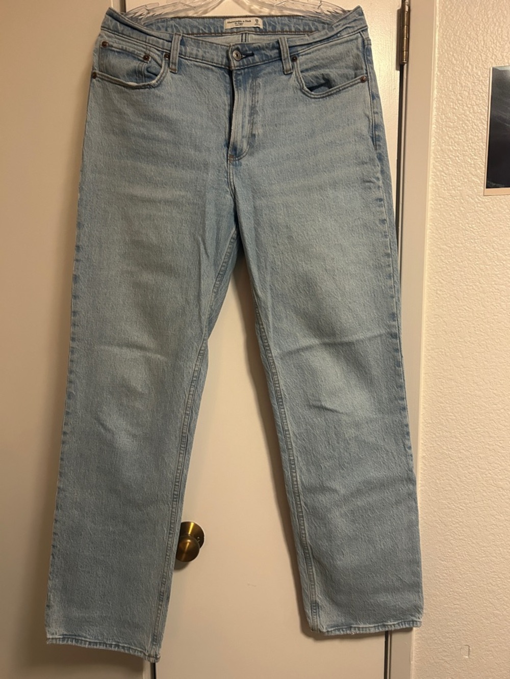 Abercrombie & Fitch The Baggy Low Rise light wash 28 long